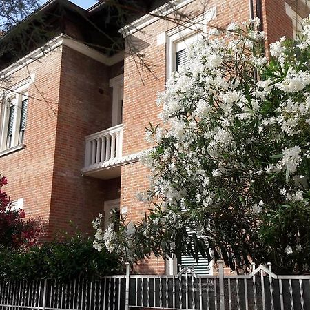 Appartamento In Villa Pesaro Exterior foto