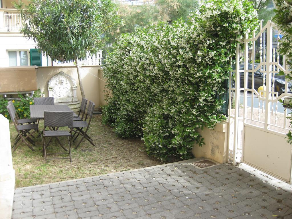 Appartamento In Villa Pesaro Cameră foto