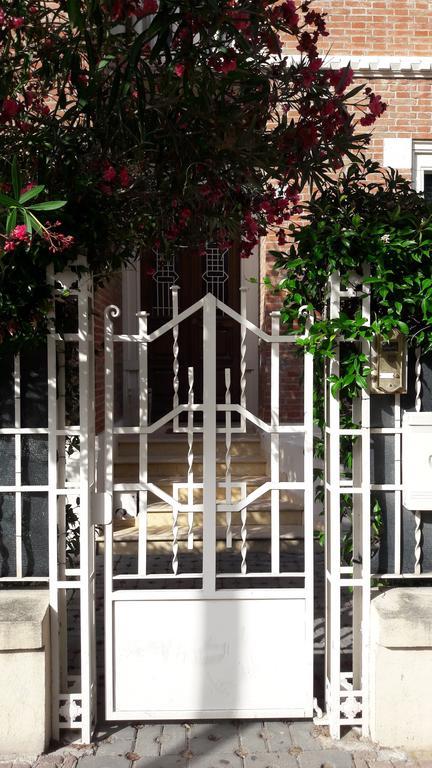 Appartamento In Villa Pesaro Exterior foto